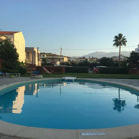 Almiris Seaside Apartments *